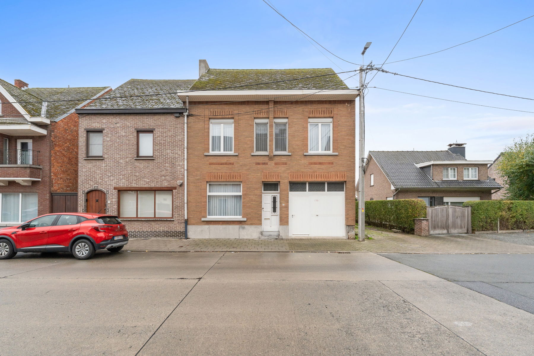 TE KOOP - Ruime deels gerenoveerde woning van 280m² - foto 1