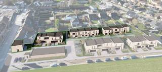 Ontdek de 2e fase van Hof ter Vichten, een kleinschalig woonproject waar modern wooncomfort, rust en een centrale ligging perfect samenkomen. Dit Eribo-project omvat 12 stijlvolle woningen, verdeeld over halfopen en gesloten bebouwingen, telkens met 3 ruime slaapkamers en een aangename, private tuin. <br /><br />4 woningen beschikken over een inpandige garage. 8 woningen beschikken over een privatieve carport met afsluitbare berging. De afgesloten tuinen zijn bovendien vlot bereikbaar via een aparte toegangsweg – praktisch én veilig.<br /><br />Binnen geniet je van een hoogwaardige afwerking, met onder meer aluminium buitenschrijnwerk, uitstekende thermische en akoestische isolatie en hedendaags wooncomfort. Dankzij zonnepanelen, een warmtepomp en vloerverwarming woon je niet alleen comfortabel, maar ook energiezuinig en klaar voor de toekomst.<br /><br />De verkoop is nú gestart, de werken zijn al volop bezig! Ontdek jouw nieuwe thuis in Hof ter Vichten! Voor meer info of een bezoek ter plaatse: contacteer ons via ben@eribo.be of 0488/942.643.