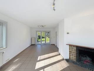 ALSEMBERG, opgefriste villa met 3 slaapkamers in een groene en residentiële wijk, vlakbij parken, met een bewoonbare oppervlakte van ±150m²,...