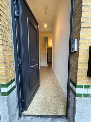 In het hart van Wommelgem, in een straat met een centrale ligging, vind je deze charmante gerenoveerde rijwoning.Zodra je binnenstapt, voel je het...