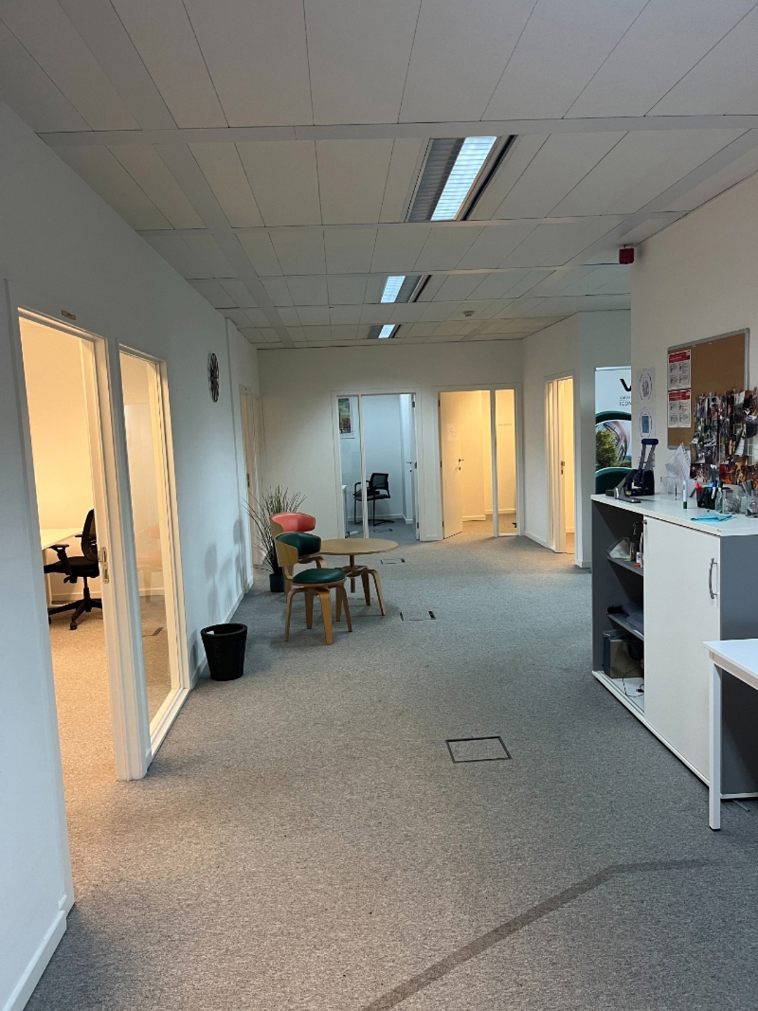 Heldere en ruime kantoren - foto 4