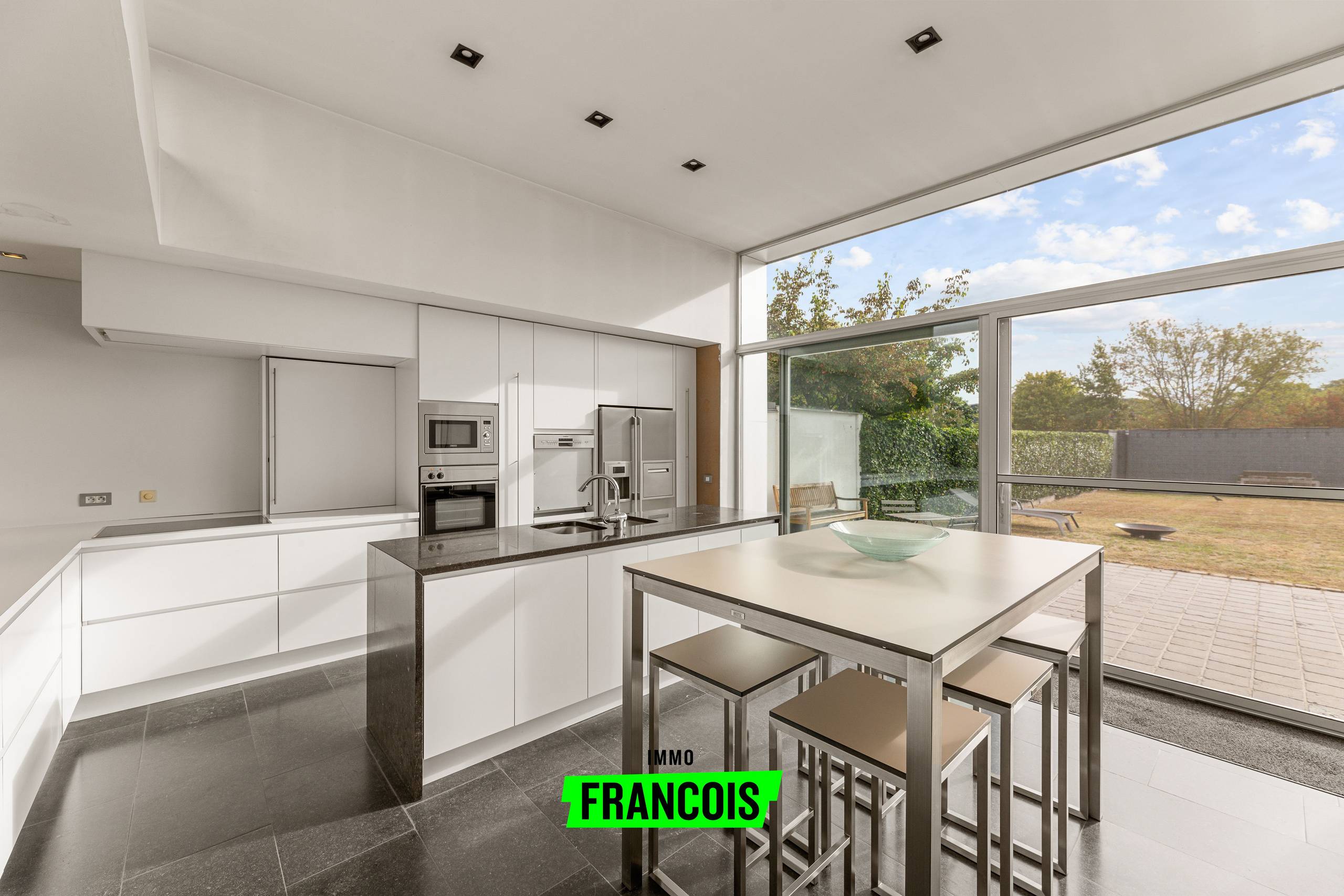 Lichtrijke gezinswoning met aparte praktijkruimte en tuin - foto 2