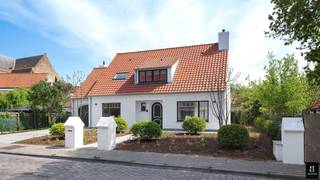 In het schilderachtige Lissewege, op wandelafstand van het dorpscentrum en de kerk, bevindt zich deze smaakvol gerenoveerde open bebouwing op...