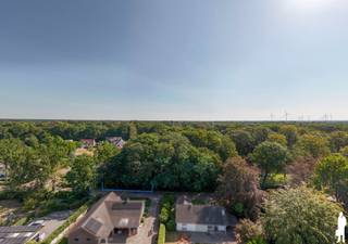 <p>Schitterend villaperceel van 1.250 m² voor de oprichting van een villa/ eengezinswoning. Deze villagrond ligt in een bosrijk en residentieel villapark in de buurt van natuurgebied "De Liereman" en op slechts 5 autominuten van de E34 Antwerpen-Eindhoven. Het perceel is ideaal georiënteerd en bovendien doodlopend omgeven door groen en biedt rust en privacy. <br /><br />Bijzonderheden: <br /><br />- Oriëntatie achtergevel: Noordoost <br />- Straatbreedte 25m <br />- Niet gelegen in een risicozone voor overstromingen <br />- Woonparkgebied <br />- Bosdecreet van toepassing <br />- Nutsvoorzieningen aanwezig in de straat <br />- Geen bouwverplichting <br />- Bouwvoorschriften op aanvraag verkrijgbaar</p>