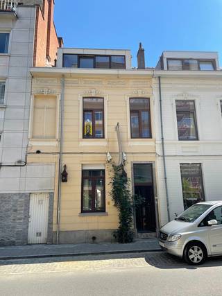 Op zoek naar een ruime woning op toplocatie in Leuven?Deze karaktervolle stadswoning in de Parkstraat combineert ruimte, licht en een centrale...