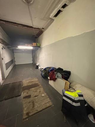 Bent u op zoek naar een uitstekend gelegen werkplaats/opslagruimte van 120m² in Antwerpen-Noord? Dan is dit misschien wel exact wat u zoekt! <br /><br />Pluspunten: <br />- Ruime garage/werkplaats <br />- Quasi onmiddellijk beschikbaar <br />- Elektrische sectionale poort<br />- Geen gemeenschappelijke kosten<br /><br />Voor meer informatie kan u steeds contact opnemen met One vastgoed!