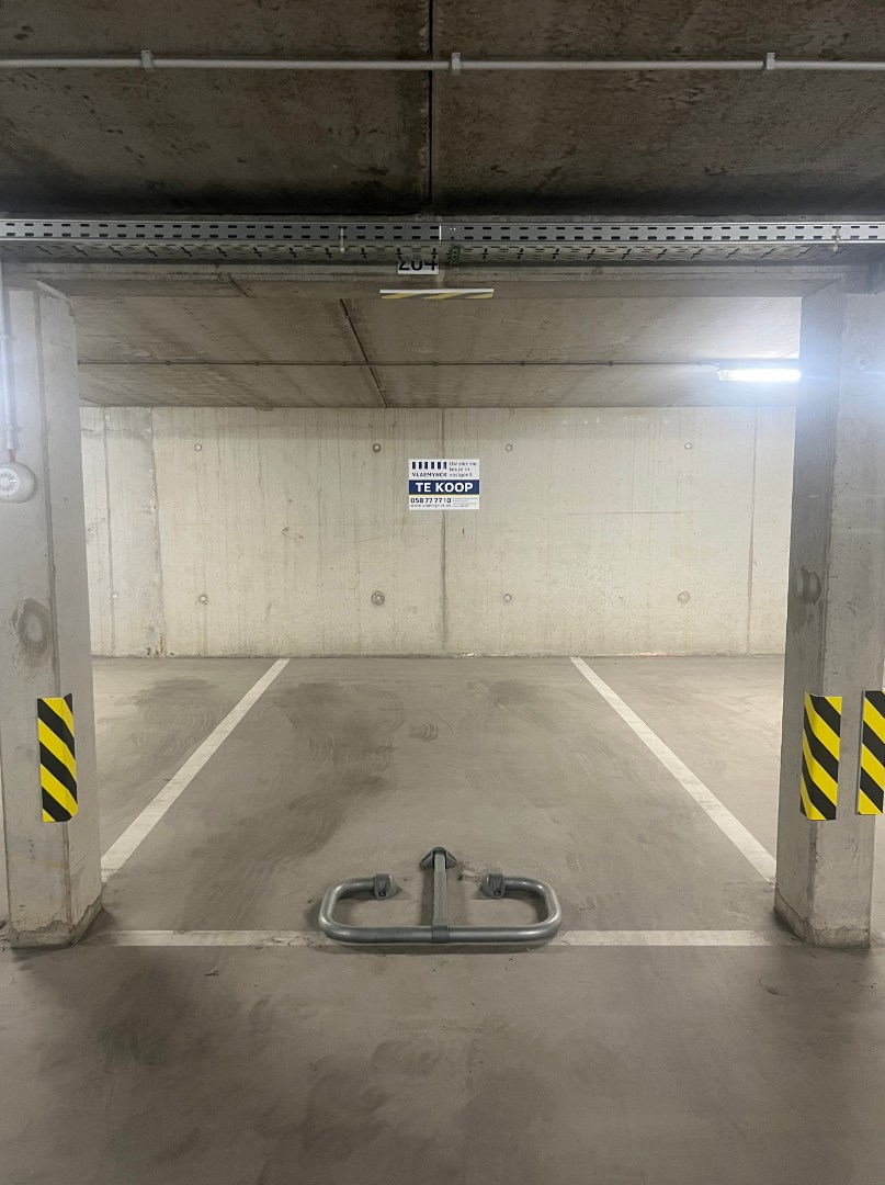 Garage for sale in Nieuwpoort - photo 1