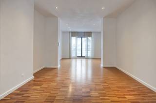 Lichtrijk 1 slaapkamerappartement (94 m²) gelegen aan de Chaussée de Waterloo in Elsene, op wandelafstand van Chatelâin, Parc Ten Bosch,...