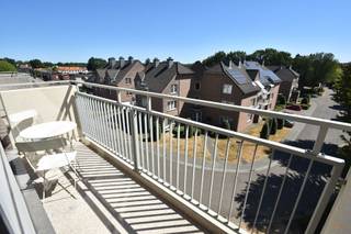 <h1><span>Prachtig, instapklaar appartement (105m²), staanplaats en kelderberging in prestigieuze residentie 'De Pekpot'</span></h1><h1><span>Voor eigen bewoning of als investering! TOPPER!!</span></h1><p><span>Bent u op zoek naar een kwalitatieve woning op een toplocatie of een slimme investering? Dit prachtige en uitstekend onderhouden appartement van 105m² in de residentie De Pekpot biedt het beste van twee werelden: rust en groen, gecombineerd met de nabijheid van het centrum van Beringen.</span></p><h3><span>Uw nieuwe thuis of investering</span></h3><p><span>Dit appartement is de ideale keuze voor wie houdt van comfort en zorgeloos wonen. Dankzij de ligging in een verkeersarme en rustgevende groenomgeving geniet u hier van een oase van stilte, terwijl alle faciliteiten van Beringen-centrum zich op wandelafstand bevinden.</span></p><h3><span>Waarom dit appartement uw aandacht verdient:</span></h3><ul><li><span>Ruimte en licht:</span><span> Met een bewoonbare oppervlakte van 105m² geniet u van een royale indeling en een aangename woonervaring.</span></li><li><span>Instapklaar en goed onderhouden:</span><span> Het appartement verkeert in een uitstekende staat van onderhoud.</span></li><li><span>Energiezuinig comfort:</span><span> De verwarmingsinstallatie is recent vernieuwd (juni 2026), waardoor u profiteert van een modern en efficiënt Viessmann-systeem (type B0KA-25, energieklasse A). </span></li><li><span>Transparante maandelijkse lasten:</span><span> De gemeenschappelijke kosten bedragen 140 euro per maand. Hierin is tevens het waterverbruik inbegrepen, met een transparante jaarlijkse afrekening op basis van uw eigen werkelijke verbruik.</span></li><li><span>Toplocatie:</span><span> Geniet van een rustige, groene woonomgeving zonder in te boeten op de bereikbaarheid van het stadscentrum.</span></li></ul><h3><span>Technische troeven:</span></h3><ul><li><span>Verwarming:</span><span> Recente, hoogwaardige Viessmann-ketel (geplaatst/opgestart 30/06/2026), wat zorgt voor een zorgeloze en energiezuinige verwarming. </span></li><li><span>Elektrische keuring:</span><span> De elektrische installatie is gekeurd en conform. </span></li><li><span>Oppervlakte:</span><span> Een comfortabele 105m² aan bewoonbare ruimte.</span></li></ul><p><span>Of u nu op zoek bent naar een nieuwe plek om te wonen of een rendabel vastgoedproject voor uw portefeuille, dit appartement in residentie 'De Pekpot' is een buitenkans.</span></p><p><span>Plan vandaag nog uw bezoek en ontdek zelf de troeven van deze unieke woonst! info@animovastgoed.be</span></p><p><span>De verstrekte informatie is gebaseerd op documentatie van het onroerend goed. </span></p>
