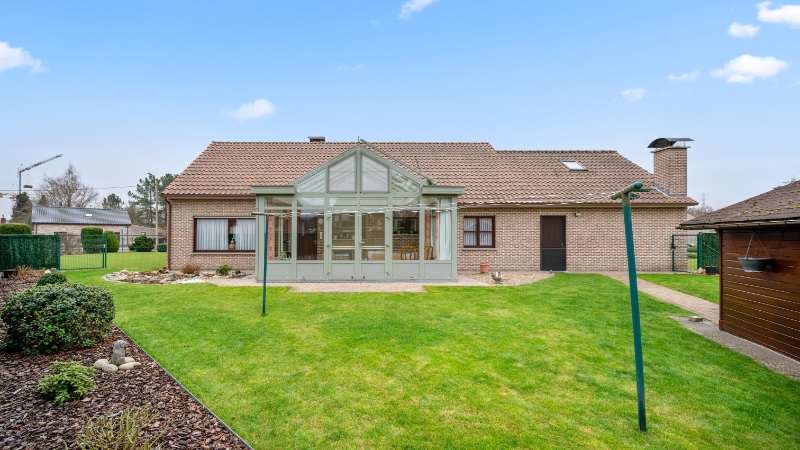 Landhuis van 278m² met 4 slpks op 12 are nabij het centrum - photo 3