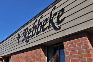 Handelspand, restaurant met keuken, berging en privégedeelte te huur € 1080 + 65 syndic (water)...