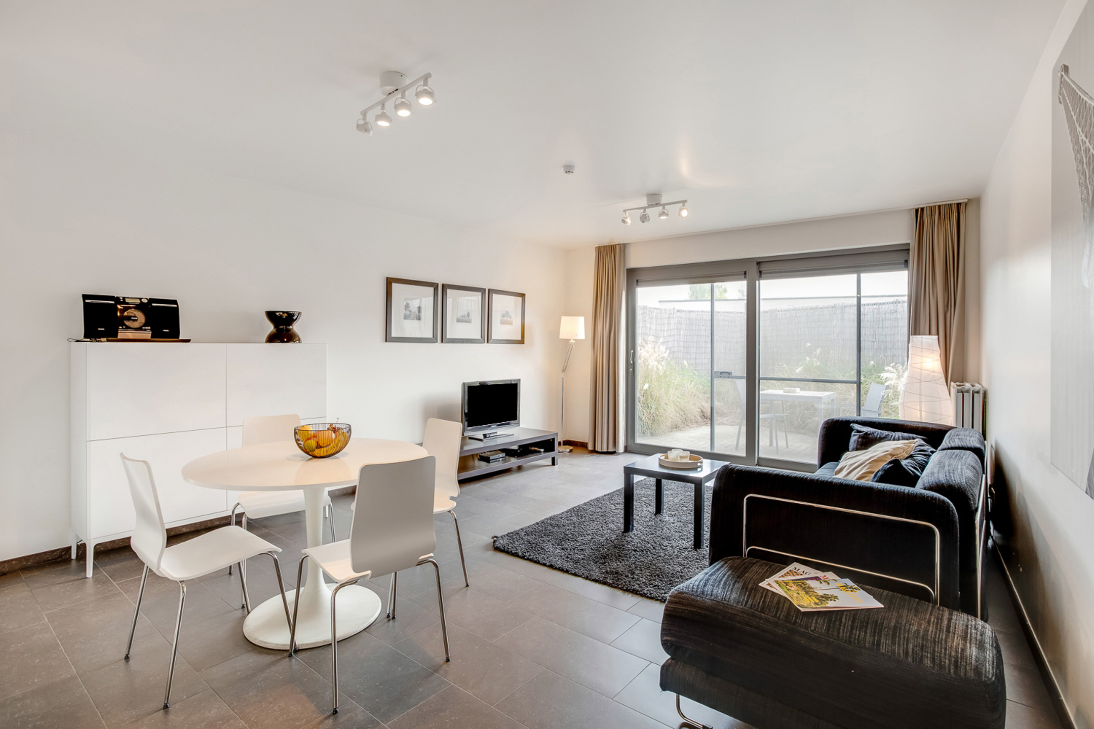 Gemeubeld appartement met 2 slaapkamers en terras  - foto 2