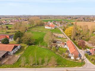Zeer rustig gelegen bouwgrond in het landelijke Pottes, verscholen langs charmante kleine straatjes waar rust en natuur centraal staan...
