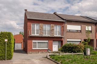 TE KOOP – Rustig gelegen woning in Berlaar📍 Wipstraat 54 – BerlaarIn een rustige, doodlopende straat bevindt zich deze charmante woning op een...
