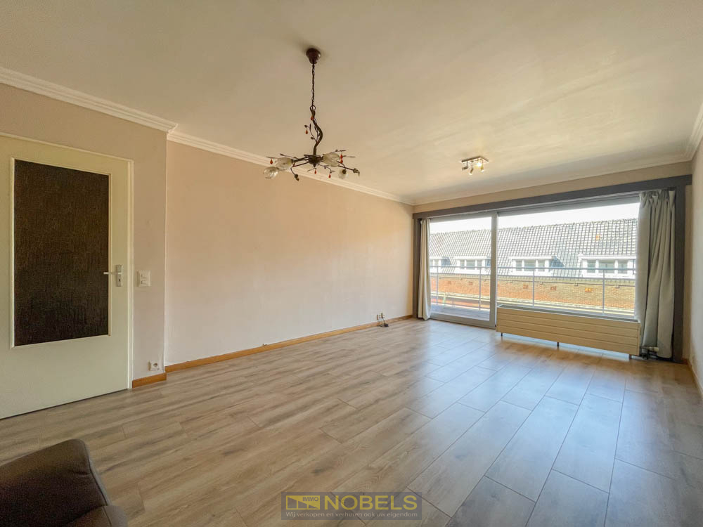 Te huur lichtrijk appartement met ruime woonkamer en kelderberging op topligging in het centrum van Ronse. - photo 4