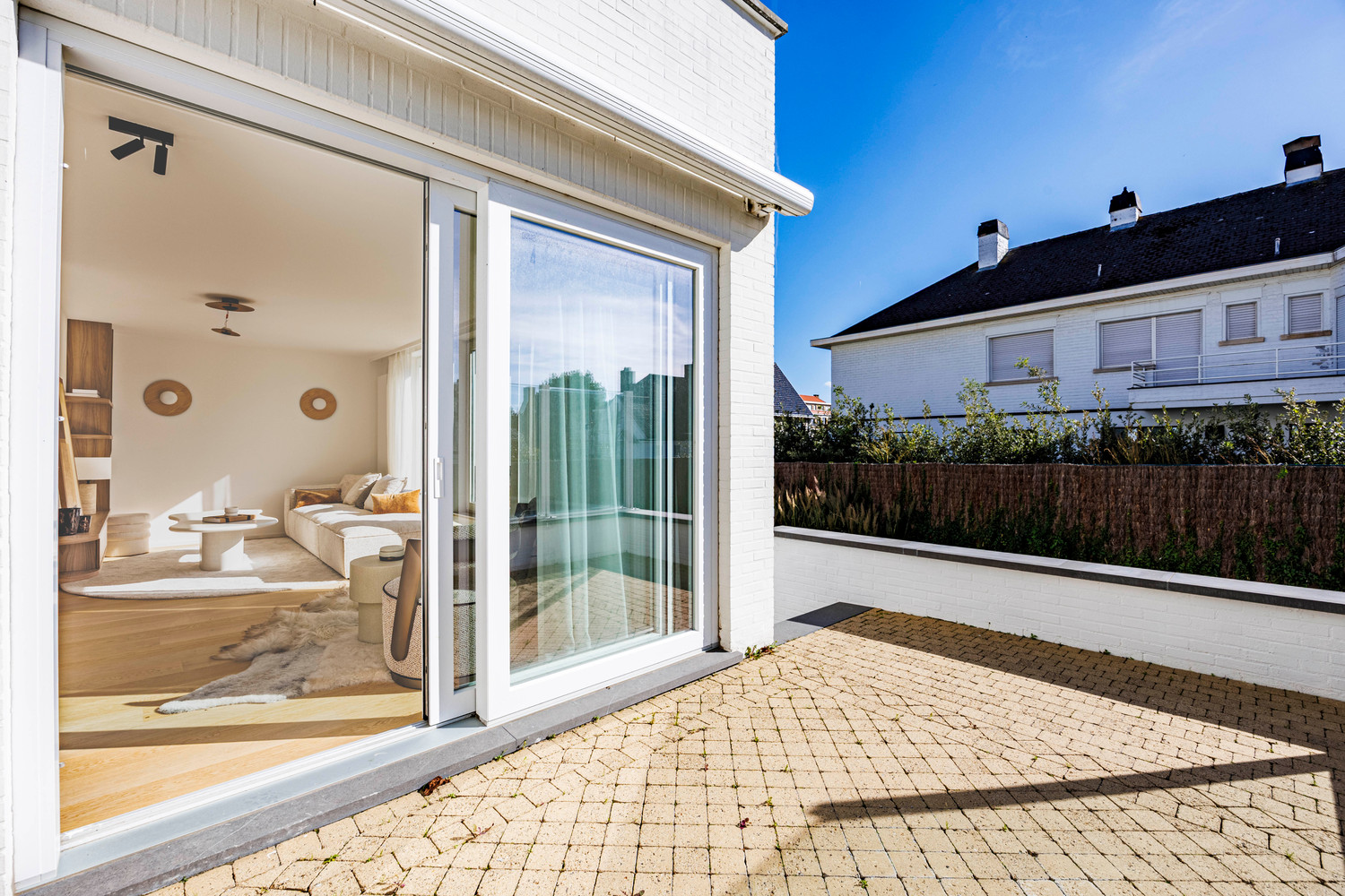 Stijlvolle vrijstaande villa met schitterende zongerichte terrassen, uitstekend gelegen op een boogscheut van het strand - foto 4