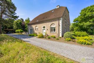 IDEALIS VASTGOED – ZEER RUIM OPGEZETTE (360m²!) EN KNAP AFGEWERKTE EENGEZINSWONING OP RUSTIGE LOCATIE MET MAAR LIEFST 8!! SLAAPKAMERS – DE...