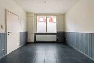 Instapklare stadswoning met twee slaapkamers en terras gelegen in het centrum van Herentals.Indeling en omschrijving:U betreedt deze stadswoning via...