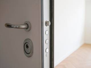 <p><strong>Perckhoevelaan 1, Wilrijk : </strong><strong>4 ruime appartementen met potentieel &amp; rendement, zowel apart als in geheel te koop.</strong></p>
<p>Deze kleinschalige residentie is gelegen op een hoekperceel met veel lichtinval en geniet van een uitstekende bereikbaarheid. Openbaar vervoer, winkels, scholen en parken bevinden zich op wandelafstand.</p>
<p><strong>Het gebouw omvat:</strong></p>
<ul>
<li><strong>1<sup>e</sup> en 2<sup>de </sup>verdieping</strong> telkens 2 ruime appartement met 2 slaapkamers, grote leefruimte, open keuken, badkamer, en terras</li>
</ul>
<p>Alle appartementen zijn momenteel niet verhuurd, waardoor u als koper de vrije keuze heeft in het huurbeleid. De units zijn net gerenoveerd.</p>
<p><strong>Troeven:</strong></p>
<p>✔ Gelegen op toplocatie in Wilrijk<br />✔ 4 ruime, lichtrijke appartementen<br />✔ Interessant rendement voor investeerders<br />✔ Geen mede-eigendom – volledige controle als eigenaar<br />✔ Parkeergelegenheid aan gebouw zelf met 2 garages mét oprit en gelegenheid in de straat<br />✔ Gunstige oriëntatie en veel lichtinval dankzij hoekligging</p>
<p>Een ideale investering voor wie op zoek is naar een stabiel en duurzaam vastgoedproject in een populaire Antwerpse deelgemeente.<br /><br /><br />Eerste Verdiep Links 2 kamers, 88 m² - 349.000 €<br />Eerste Verdiep Rechts 2 kamers, 89 m² - 347.500 €<br /><br />Tweede Verdiep Links 2 kamers, 88 m² - 344.000 € <br />Tweede Verdiep Rechts 2 kamers, 89 m² - 342.500 €</p>
<p><br />Garage optioneel aan te kopen voor 30.000 euro (enkel) of 45.000 euro (dubbel).<br /><br /></p>
<p></p>