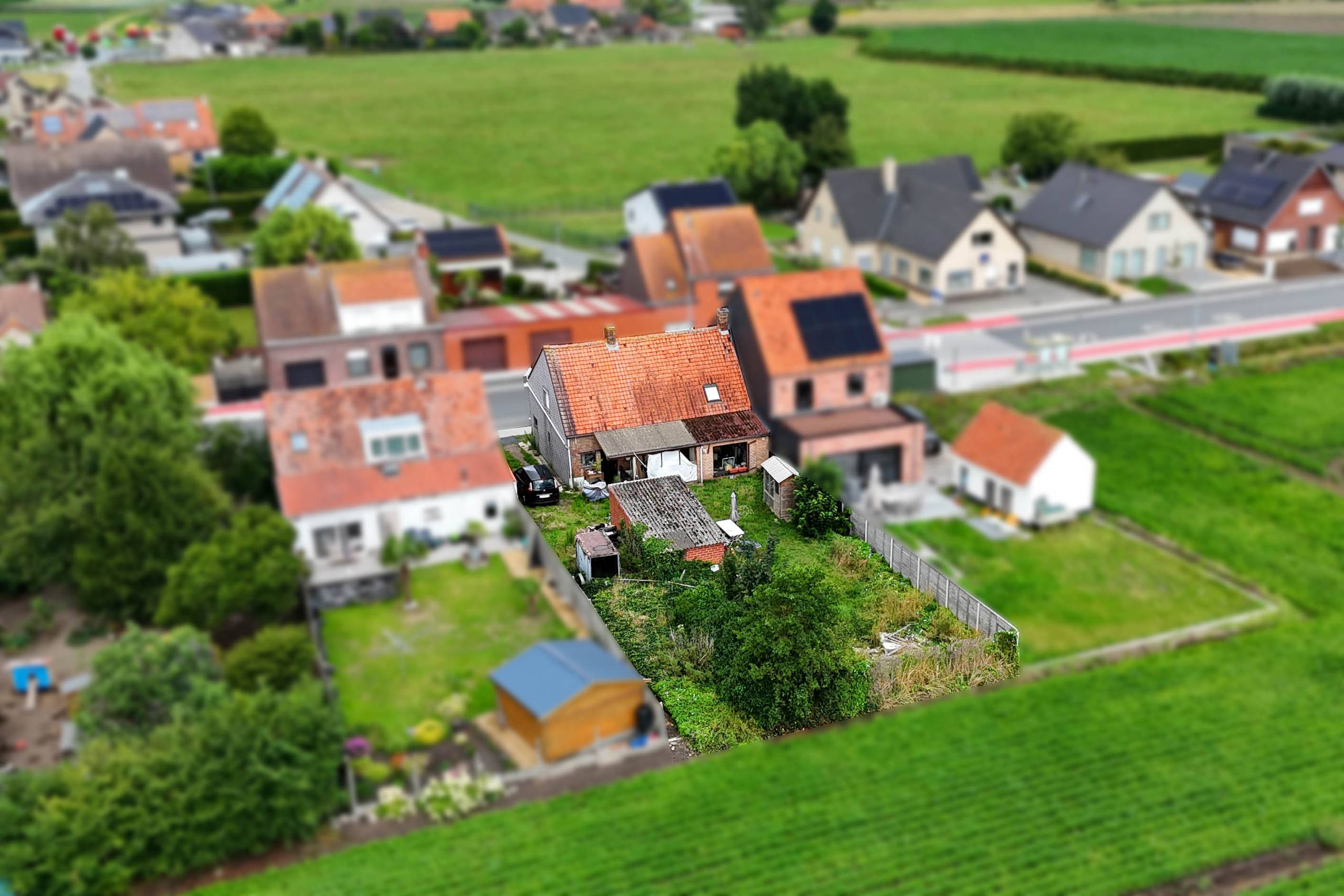 Te renoveren woning met ruime tuin te Koekelare - foto 3