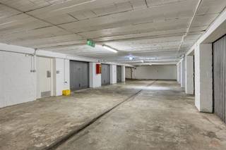 Closed garage with manual gate in Jette This closed garage is located on the underground floor of the apartment building called 'Residentie Eden' in...