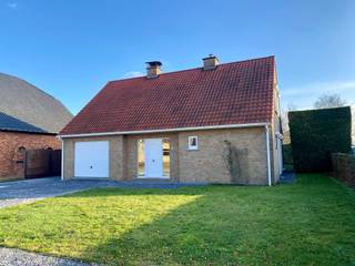 Instapklare energiezuinige woning (EPC B) met tuin en privacy in ZonhovenDeze uitstekend onderhouden gezinswoning biedt 198 m² bewoonbare oppervlakte...