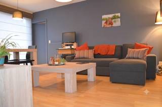 Ce confortable appartement d'une chambre à louer est situé dans le centre historique de Bruges, près du marché. Vous pouvez trouver ce charmant type de maison dans la paisible rue Prison. Idéal comme lieu privé !<br /><br />Disposition : <br />1°C : hall d'entrée