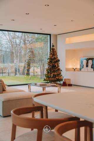 Aan de Emiel Clauslaan in Astene ligt een nieuw, eigentijds project waar rust, licht en eenvoud samenkomen. Strakke lijnen en warme materialen...