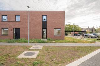 Deze nieuwbouwwoning is gelegen nabij Brugge in een rustige doodlopende straat en op wandelafstand van het prachtige bos Ryckevelde. De woning is...