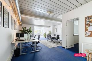 Layout:-Commercial space (approx. 70 m²) located on the street side of the famous market square in Kalmthout. Equipped with large windows, perfect as a shop window.-Toilet with hand washer-Storage (approx. 12 m²)-Kitchen with sink, dishwasher.Details:-Available from 15/07/2025-EPC CORE D-Lots of parking around the market square