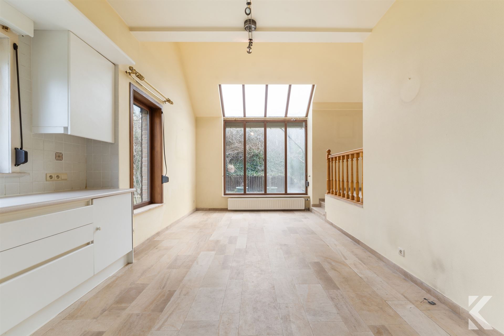 Enorme,volledig onderkelderde villa in gegeerde Simli wijk  - foto 5