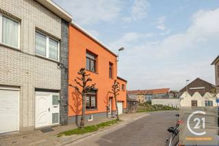 Deze ruime driegevelwoning in Machelen biedt een unieke kans voor wie op zoek is naar een solide basis met een uitstekende energetische score...