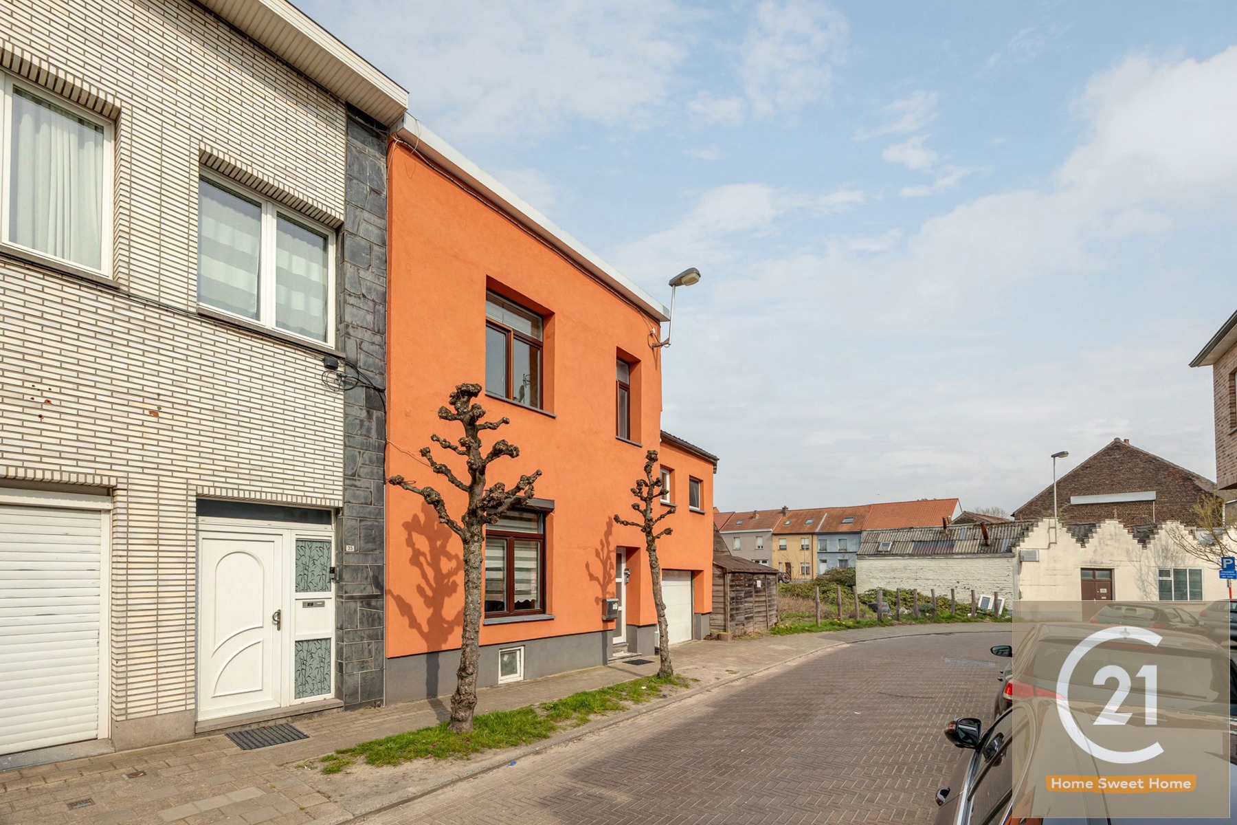 Ruime 3-gevel woning met nieuwe dak, 5slaapkamer, 3 badkamers - foto 2