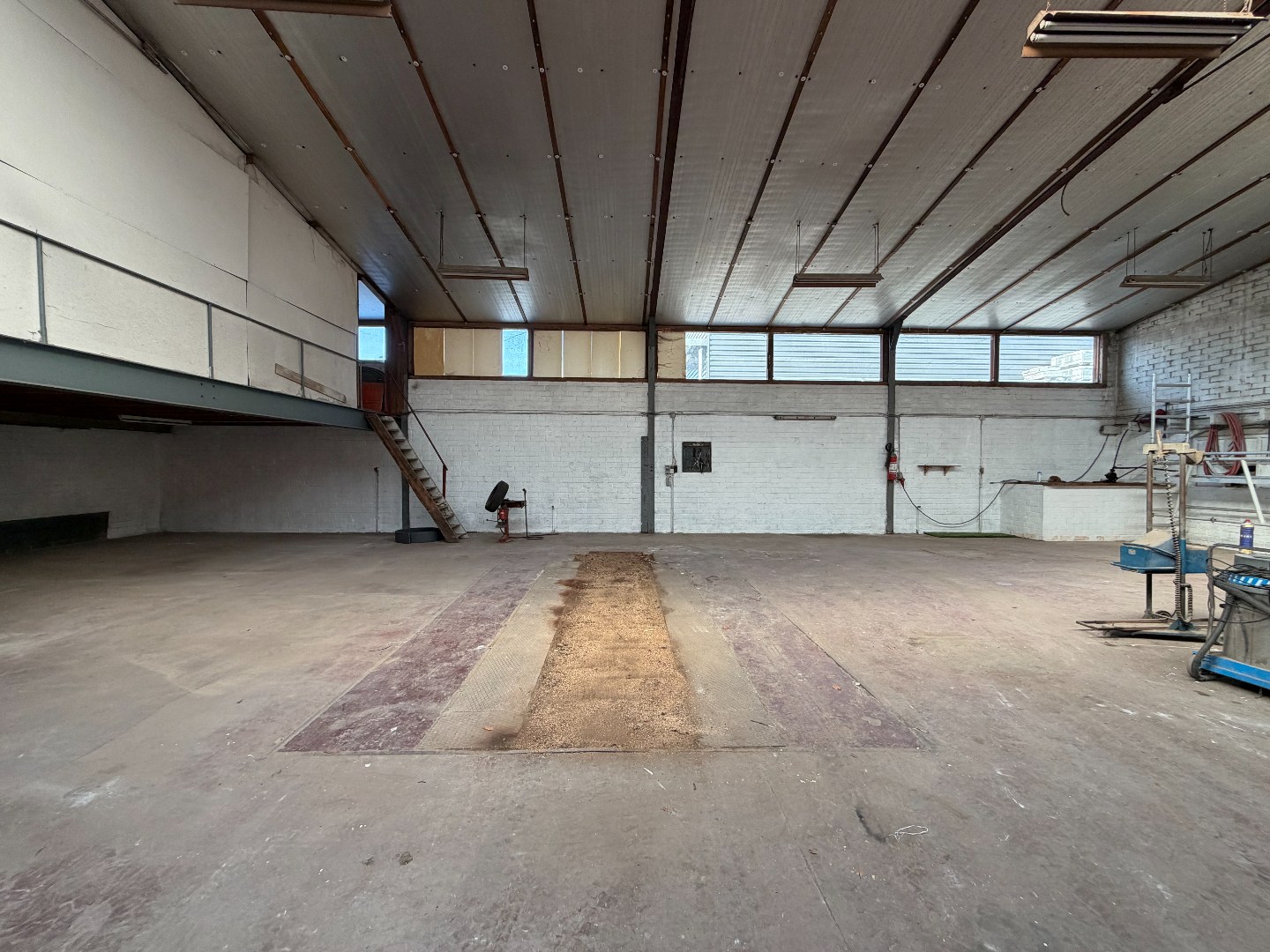 Ruime opslagruimte (±200–250 m²) met vlotte toegang in Zulte - foto 5