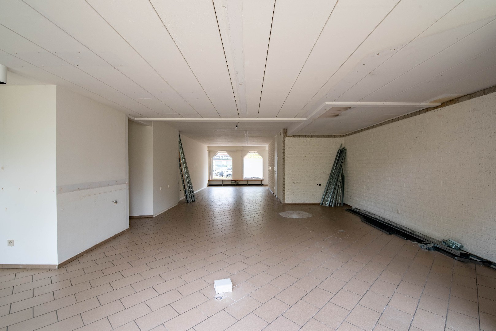 Veelzijdig Commercieel Gelijkvloers in de Dorpskern van Zandhoven - foto 4