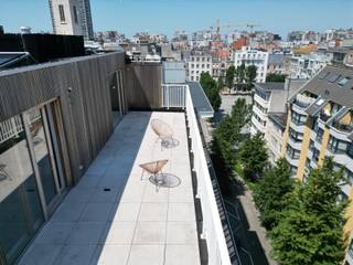 - Lichtrijk penthouse appartement- 2 ruime terrassen (50m2) - Op amper 500m van zee- Autostaanplaats mogelijk mee aan te kopen Dit unieke penthouse...