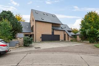 Architectenwoning op centrale locatie in Weerde...