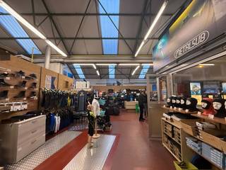 Op een centrale en vlot bereikbare locatie in Sint-Andries bevindt zich deze interessante hoekeigendom met tal van ontwikkelingsopportuniteit...