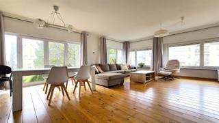 Leuk en jong duplexappartement in het centrum van Avelgem, dichtbij scholen, apotheken, winkels, sport en ontspanning. Het duplexappartement omvat...