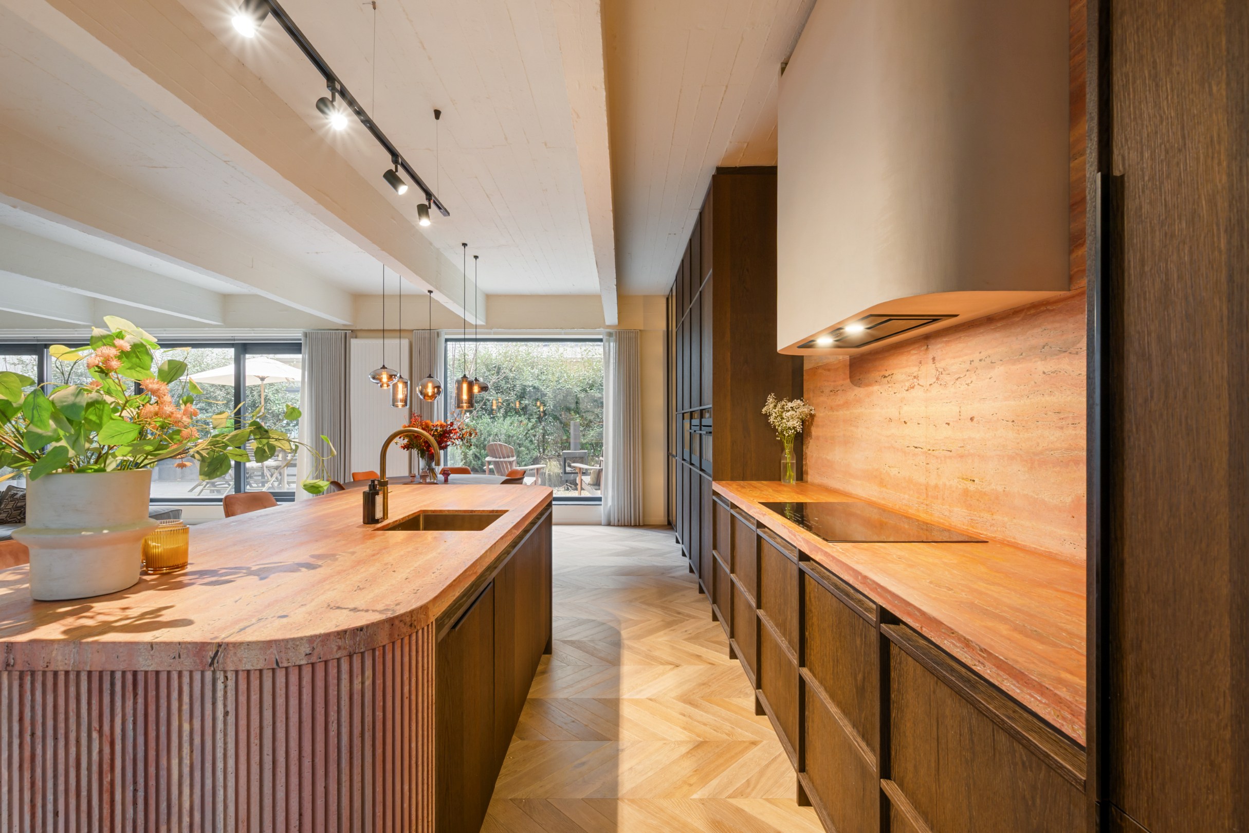 Uitzonderlijk achterhuis met 3 buitenruimtes in Antwerpen - foto 4