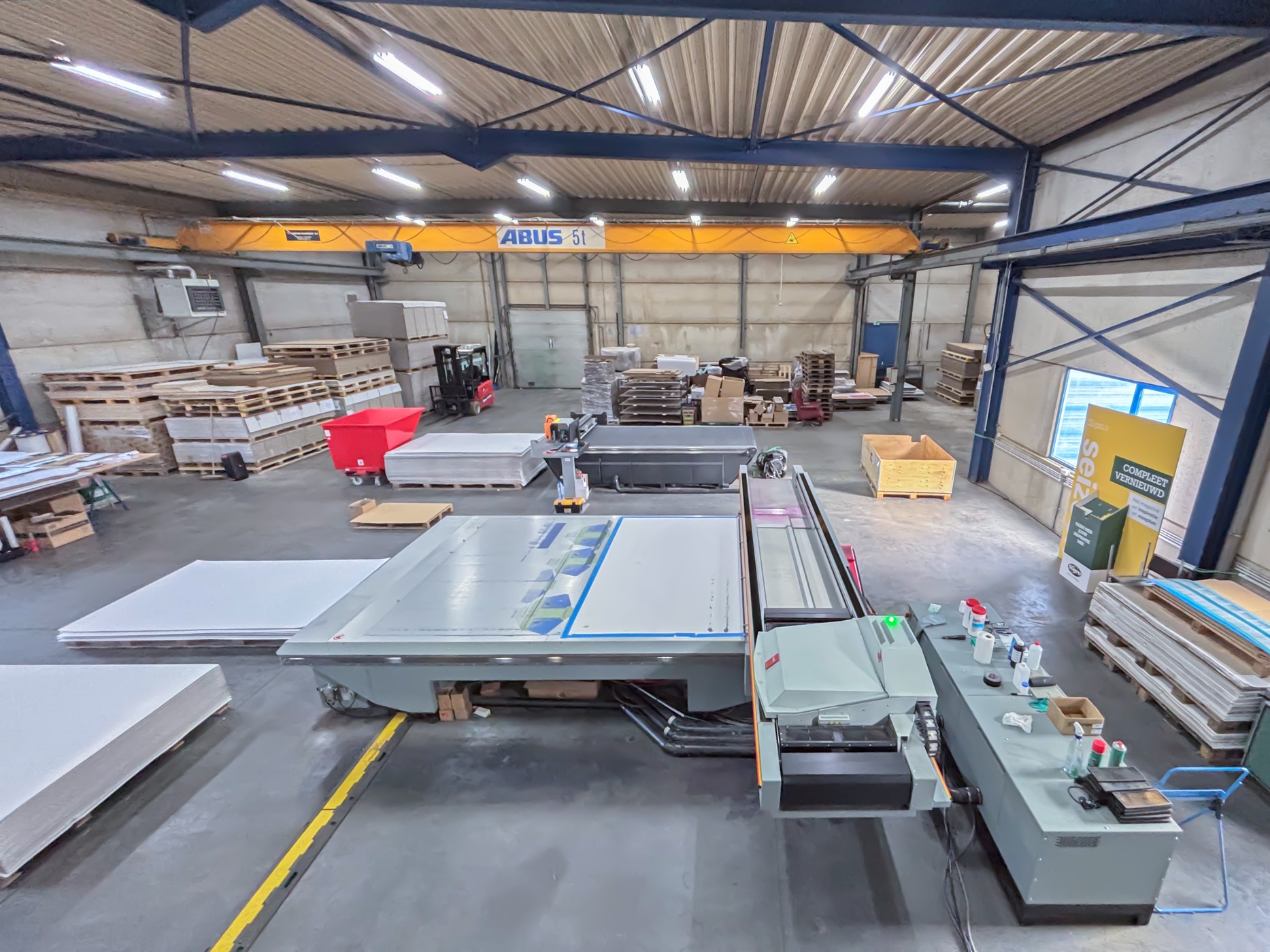 Bedrijfsgebouw met kantoor (244 m²), magazijn (580m²) en mezzanine (244m²) te Geraardsbergen. - foto 2