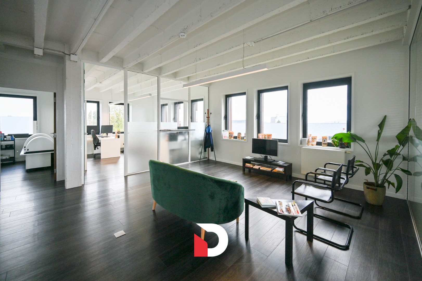 Instapklare (nieuwbouw)kantoorruimte (326m²) op zichtlocatie te Brugge - foto 5