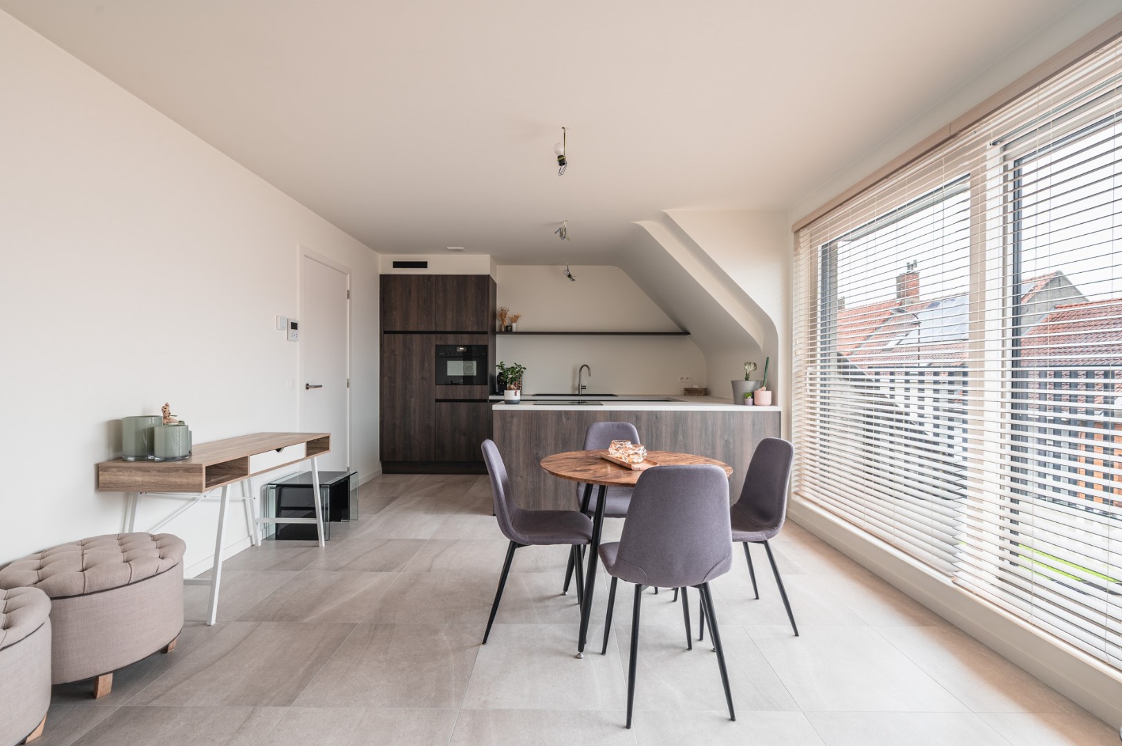 BEN appartement met aangenaam terras, 2 slks, autostaanplaats en direct instapklaar. - foto 5