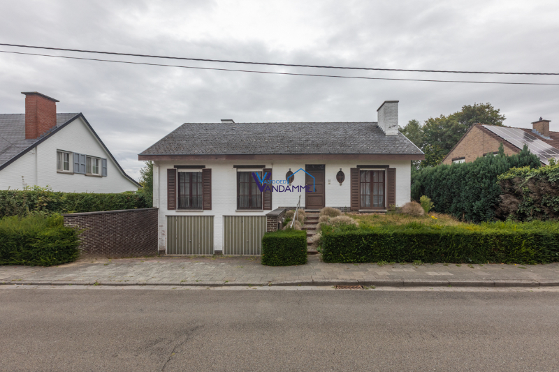 Rodenburg: Te renoveren alleenstaande wonig met 3 slaapkamers en dubbele garage op 558m² (elekrische keuring zonder inbreuken). - foto 1