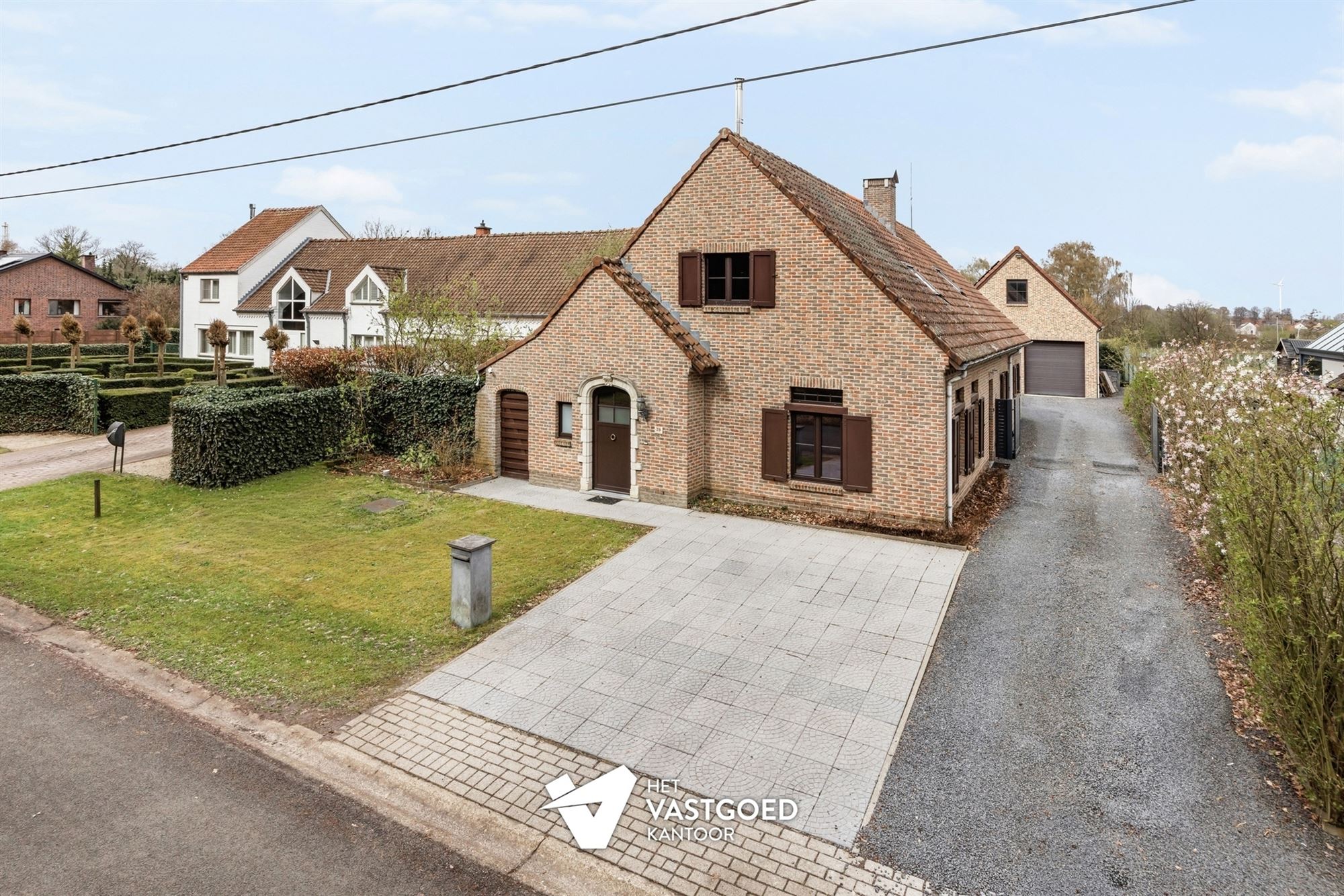 PERFECT ONDERHOUDEN WONING MET 6 SLAAPKAMERS EN WERKHUIS/GARAGE IN GROENE OMGEVING TE VIVERSEL - foto 4