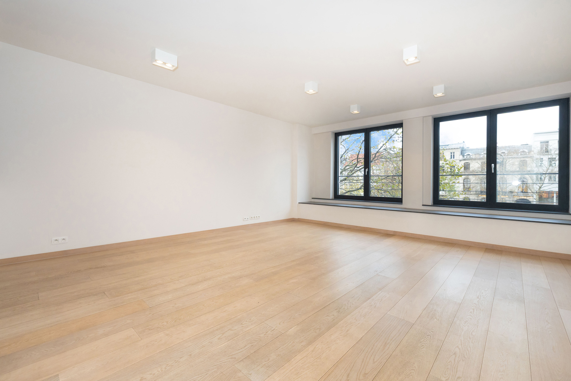 Apartment for sale in Ixelles with 1 bedroom - photo 4