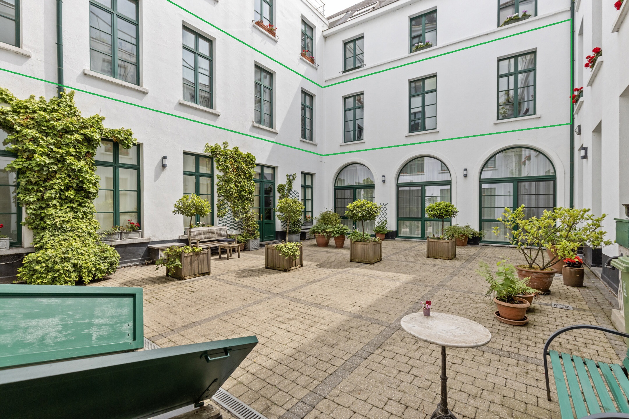 Authentiek appartement van 215m² in het historisch centrum. - foto 2