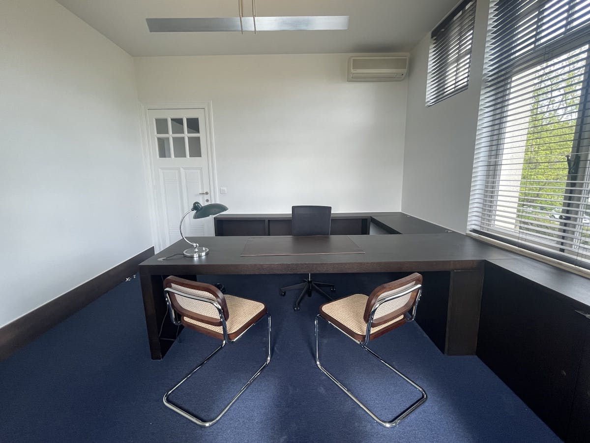 Private offices (from 13.8m²) for rent in Deurle - photo 4