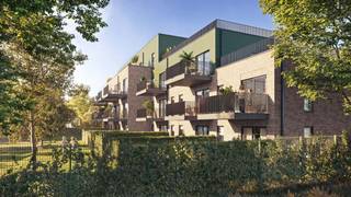 Ruim 3 slaapkamer appartement met balkon in Verger V 🌿
In het nieuwe woonproject Verger V in Vottem ontdek je dit ruime appartement op de tweede verdieping, met 3 slaapkamers en een aangenaam balkon. Ideaal voor gezinnen of wie graag wat extra ruimte heeft, op een rustige locatie vlak bij Luik.
De leefruimte met open keuken vormt het hart van het appartement. Dankzij de grote ramen geniet je hier van veel natuurlijk licht en een directe verbinding met het balkon, waar je heerlijk kan genieten van een koffiepauze of een rustige avond buiten.
Met drie volwaardige slaapkamers biedt dit appartement alle flexibiliteit: een kinderkamer, bureau of logeerkamer, alles is mogelijk. Daarnaast beschikt het appartement over een badkamer, apart toilet en een praktische berging.
Troeven van dit appartement
✅ Appartement met 3 slaapkamers
✅ Gelegen op de 2e verdieping
✅ Oppervlakte van 107,59 m²
✅ Balkon van 9,75 m²
✅ Ruime en lichtrijke leefruimte
✅ Praktische indeling met berging
✅ Energiezuinig wonen met vloerverwarming en geothermie
✅ Rustige ligging op slechts enkele minuten van Luik
Een ideale woning voor wie ruimte, comfort en een groene woonomgeving wil combineren, met alle voorzieningen en verbindingswegen vlakbij.
Interesse? 📞
Wil je dit appartement ontdekken of meer informatie ontvangen?
Neem gerust contact op via 0472 89 60 18 of vraag eenvoudig meer info aan via Immoweb.