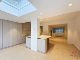 AUDERGHEM, dans le quartier Universitaire de la VUB, à proximité de toutes les facilités. Superbe maison, lumineuse et spacieux, entièrement...